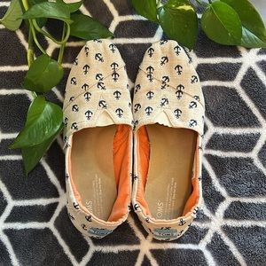 Women’s TOMS size 9.5 flat alpargata slip-on shoes beige with navy anchor design